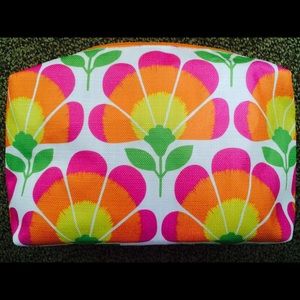 New Groovy Clinique Makeup Clutch