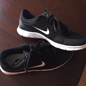 Women's black Nikes