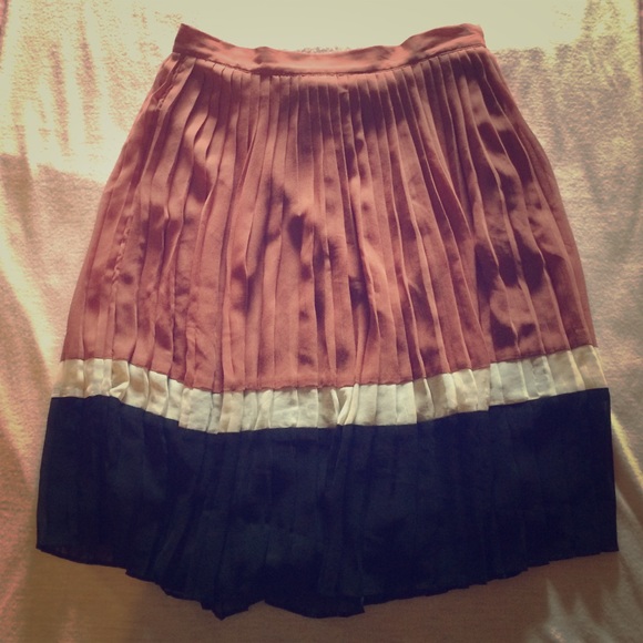 Pleated skirt