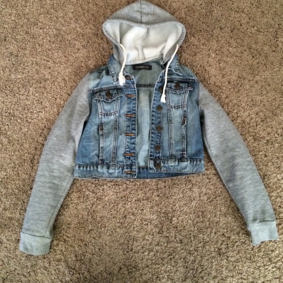 Medium wash jean jacket - Picture 1 of 3