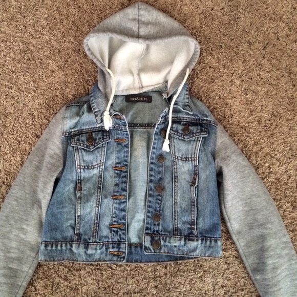 Medium wash jean jacket - Picture 2 of 3