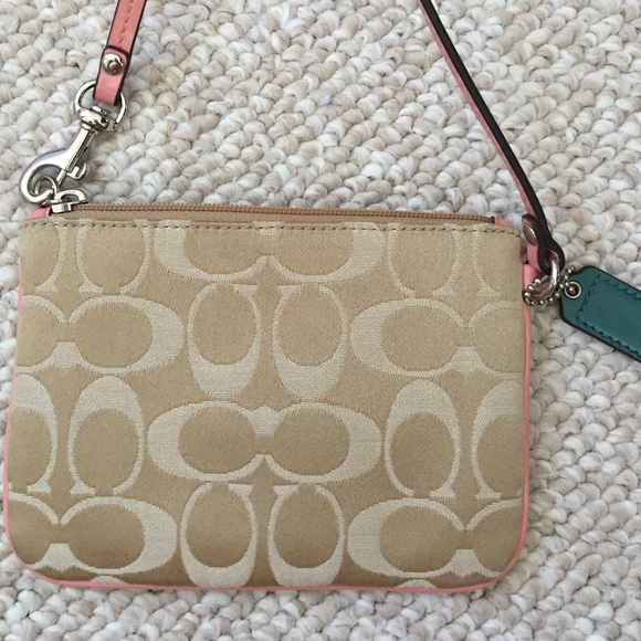 Coach wristlet - Picture 2 of 4
