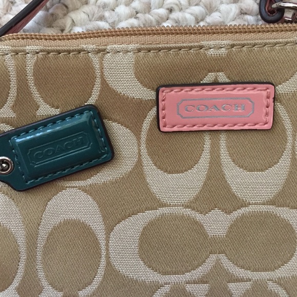 Coach wristlet - Picture 4 of 4
