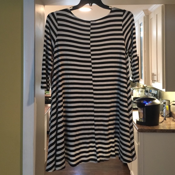 Black and white stripe shirt - Picture 2 of 2