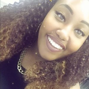 Meet your Posher, Monica