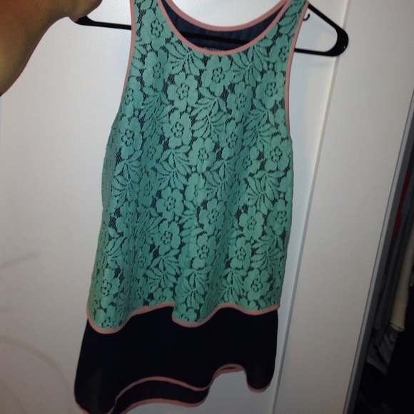 Tiered lace/chiffon French Connection top!