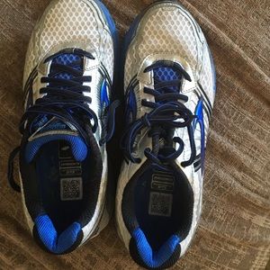 Brooks men's 8 1/2 or woman's 9