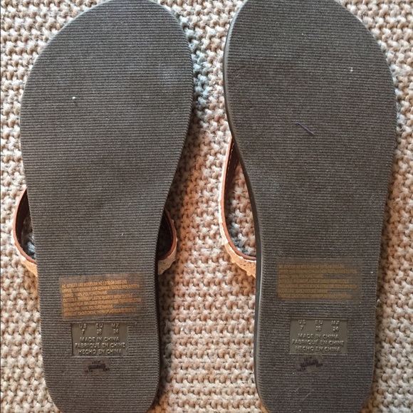 AE sandals - Picture 2 of 3