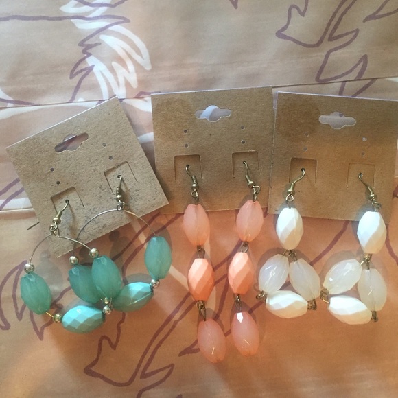 🎉🎈ON Bundle for SALE - EARRINGS 🎊🎏🛍