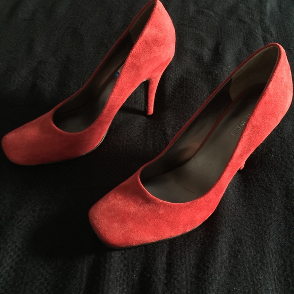 Red suede Nine West pumps