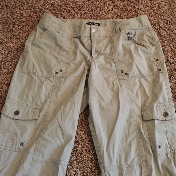 Women's cargo Capri pants