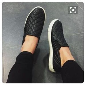 Black chic Steve Madden sneaks