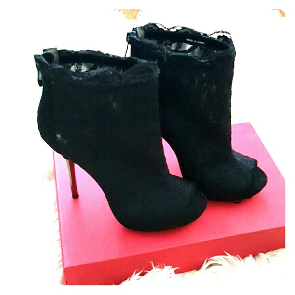 Bebe Lace Booties