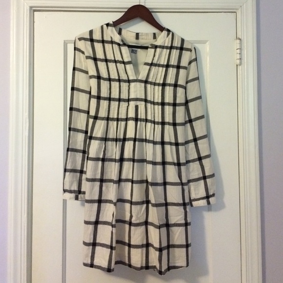Old Navy flannel dress.   Size medium.