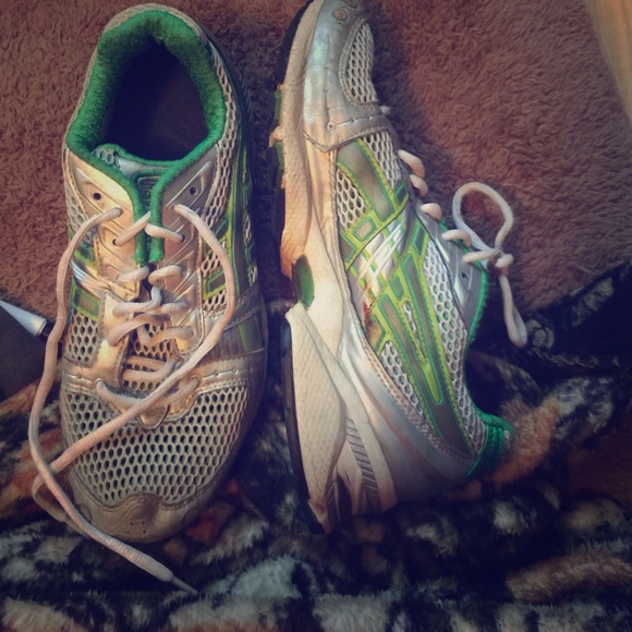 Basics tennis shoes - Picture 1 of 2