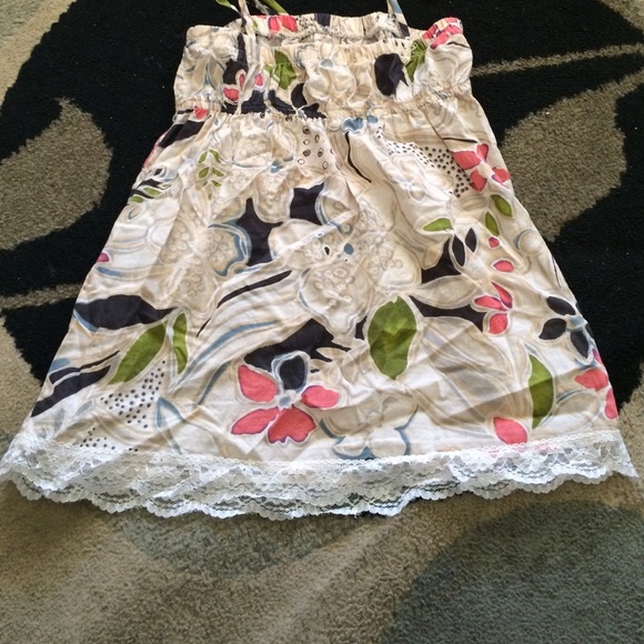 Floral top with lace detailing - Picture 4 of 4