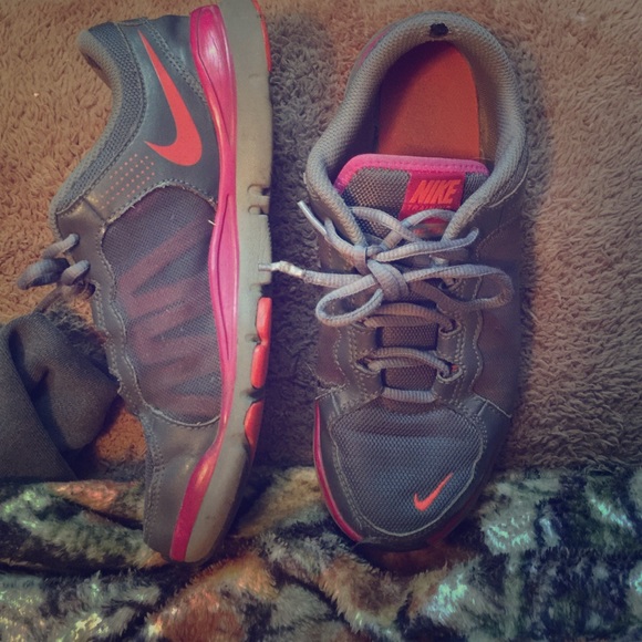 Nike tennis shoes - Picture 1 of 2