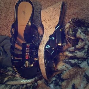 Black wedges