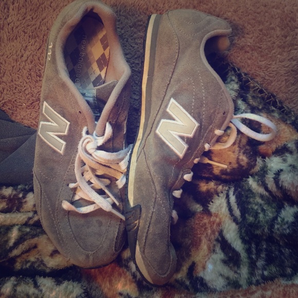 New balance tennis shoes