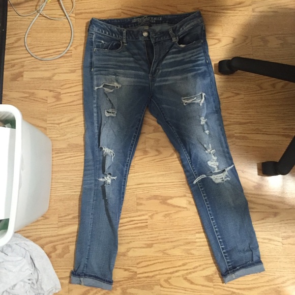 American eagle light wash ripped jeans
