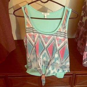 Cute tank/ crop top! 🔥❣💕