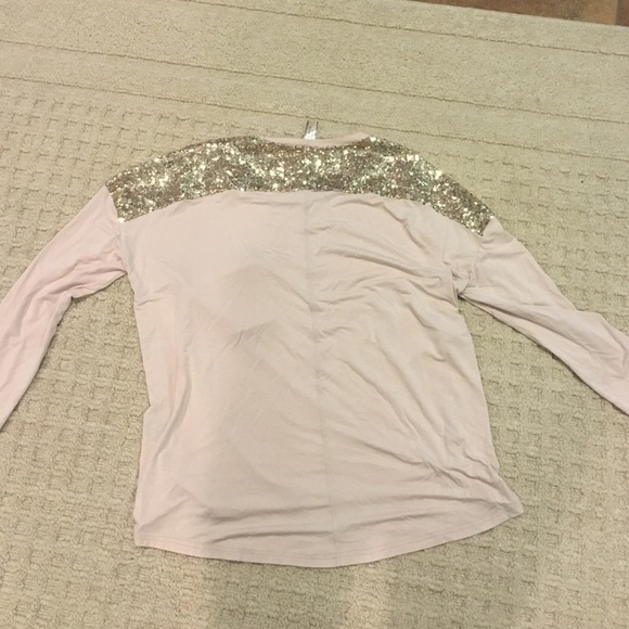 Flowy long sleeve sequin top - Picture 3 of 3