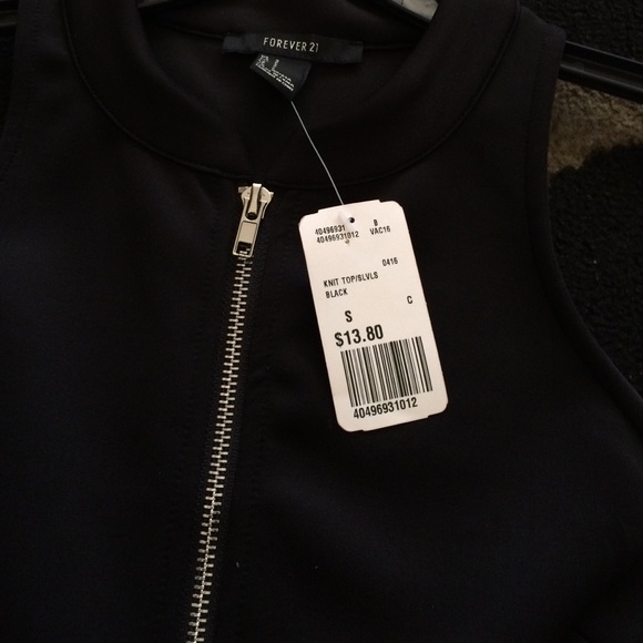 Zip up black crop top - Picture 2 of 3