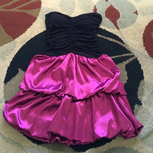 Short fushia and black dress - Picture 1 of 3