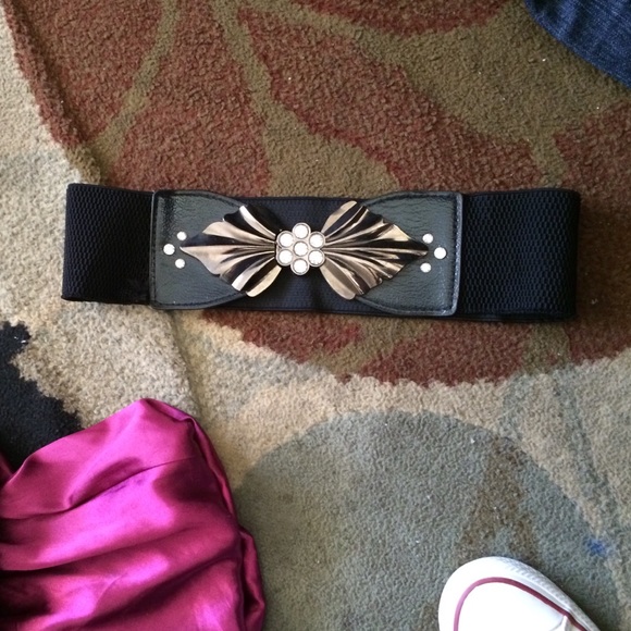 Short fushia and black dress - Picture 3 of 3