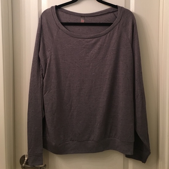 Long sleeve grey Tshirt.