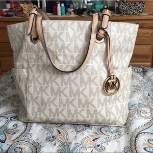 Michael Kors Signature Jet Set Bag
