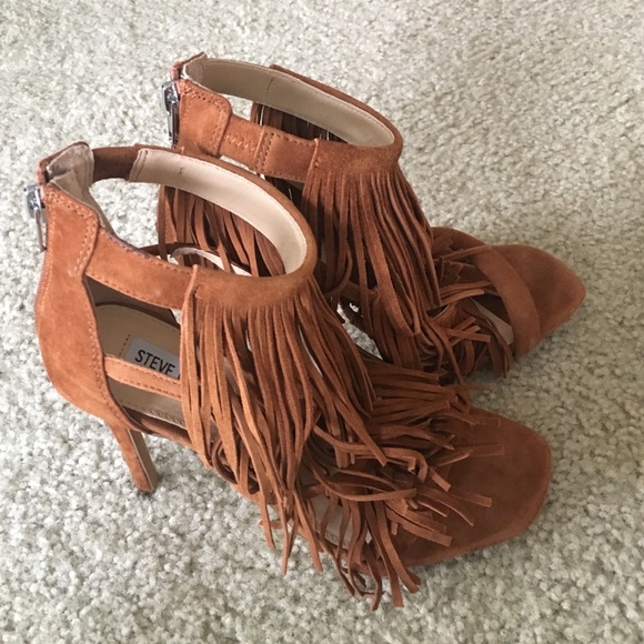 Never worn size 7.5 Steve Madden Fringly heels!!