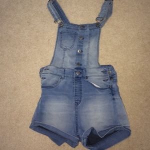 High-waisted Shorts Overalls from H&M.