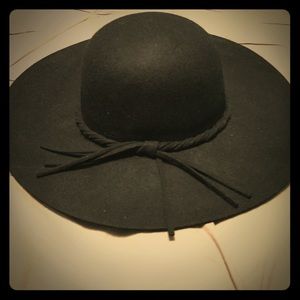 Black floppy hat