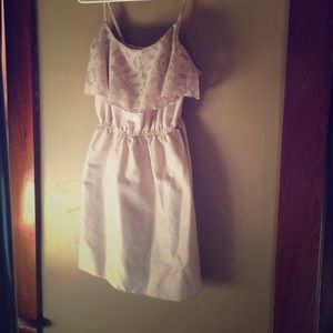 Tan lace sleeveless dress