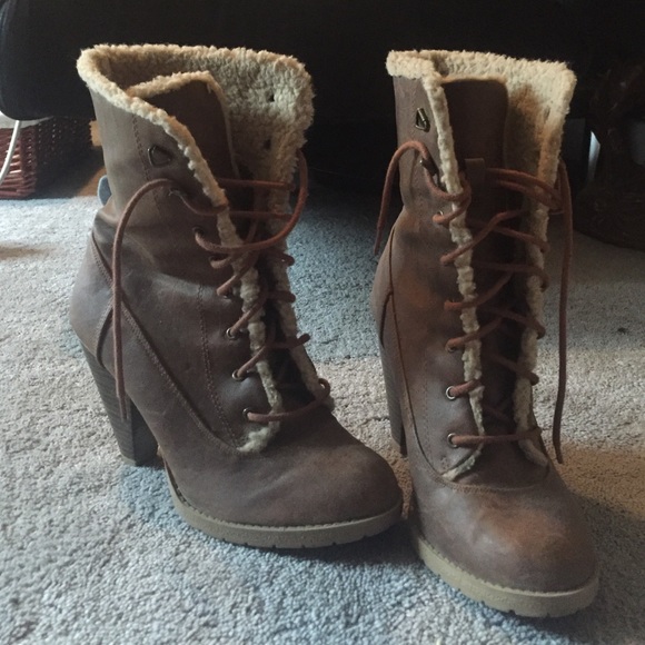 American Eagle boots