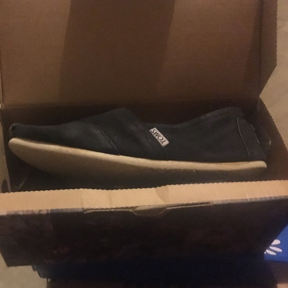 All black toms