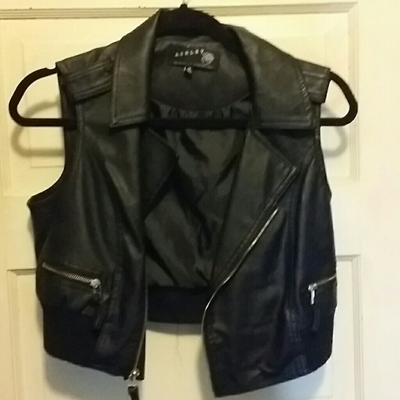 faux leather vest - Picture 2 of 4