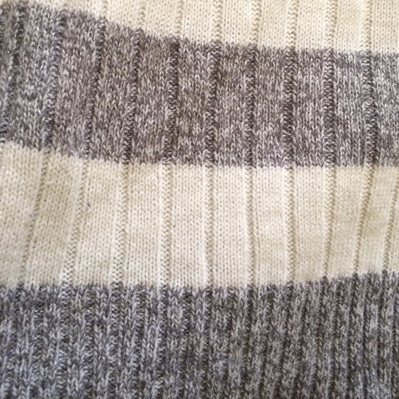 Grey and white stripped sweater - Picture 3 of 3