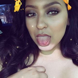 Meet your Posher, Fatima