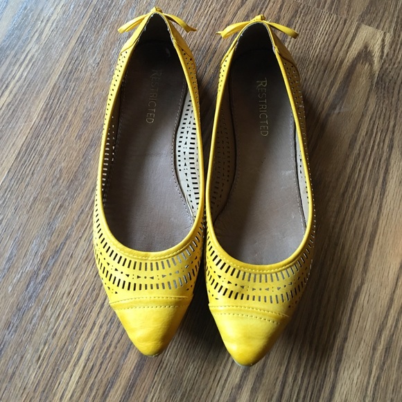 Restricted yellow laser cut flats