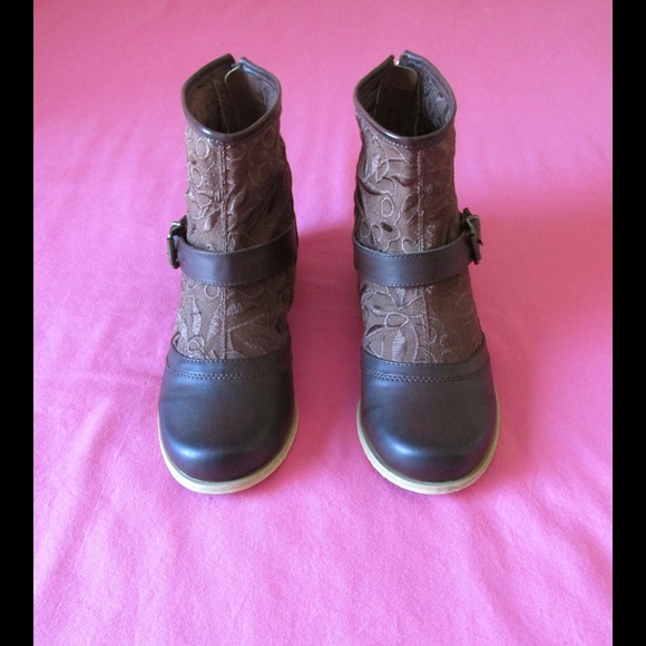 Moving Sale! NWOT - Brown Booties - Picture 2 of 5