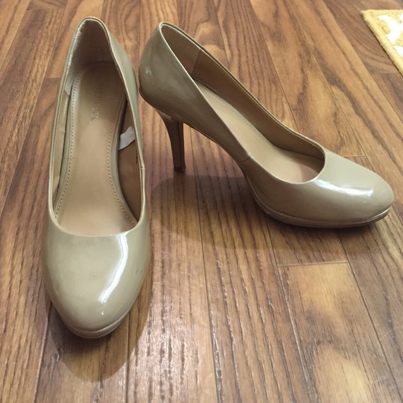 Merona Nude patent heels size 7