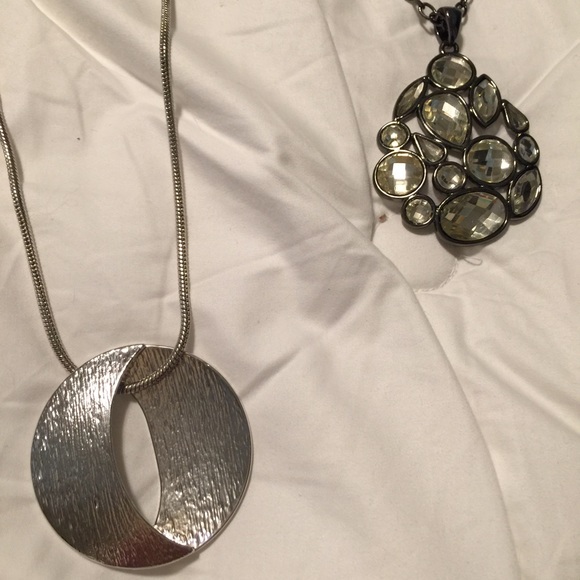 Lot of 3 Lia Sophia necklaces - Picture 2 of 3