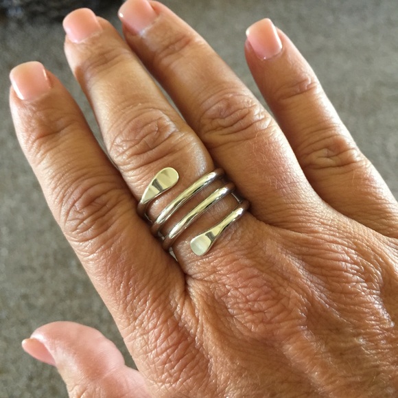 Lia Sophia ring size 8 - Picture 3 of 3