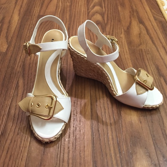 Women's White/tan leather wedges with straw heel