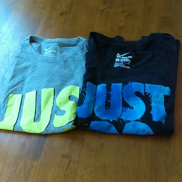 2 Nike shirts