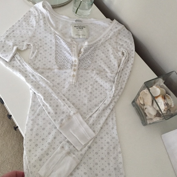 Cream Abercrombie & Fitch Henley