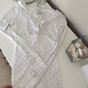 Cream Abercrombie & Fitch Henley