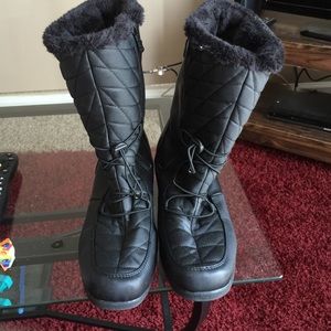 Snow boots